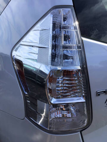 2013 Toyota Prius v Three