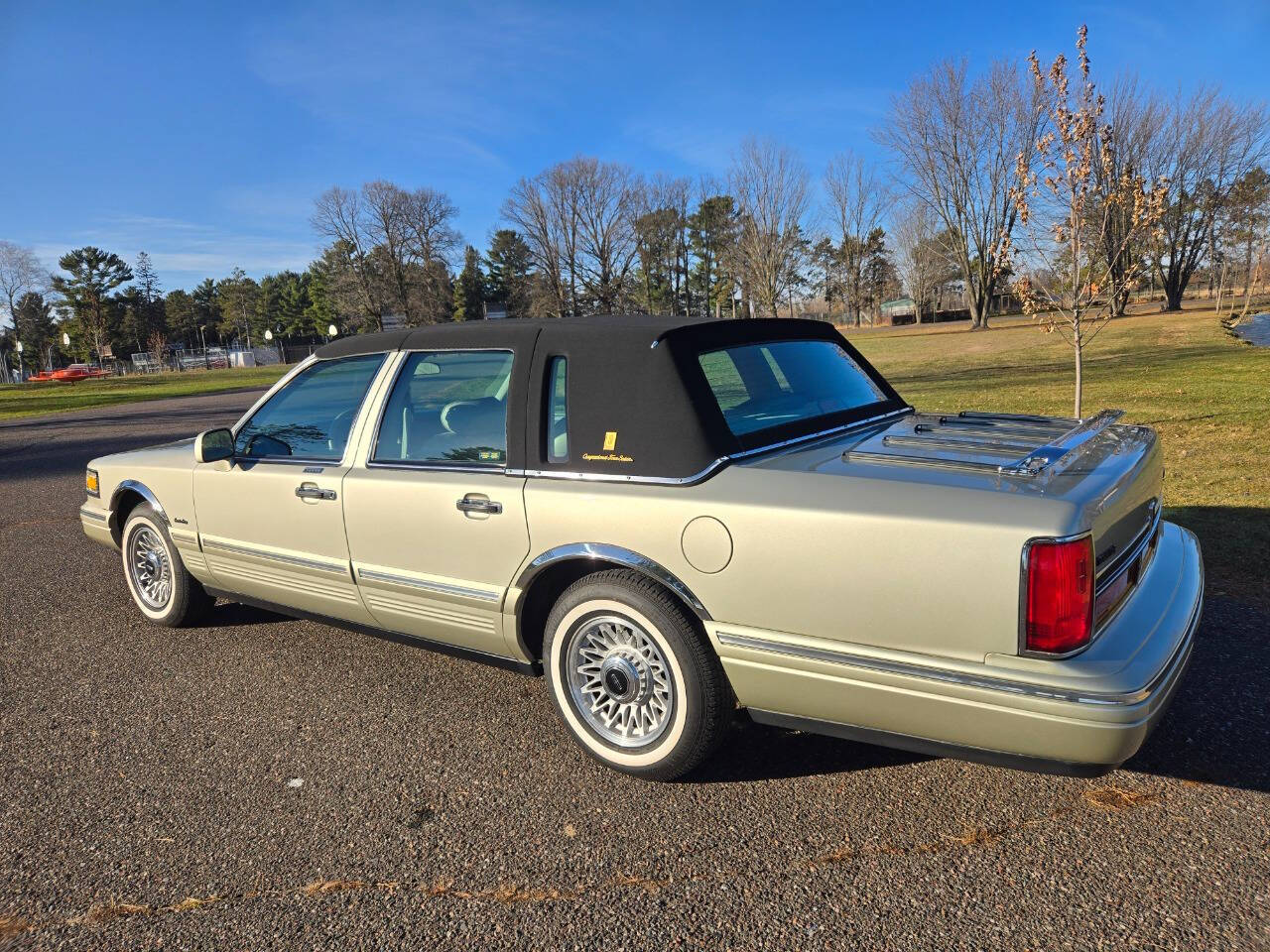 1997 Lincoln Town Car 2