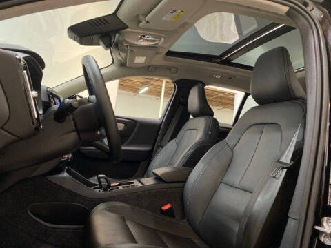 2025 Volvo XC40 B5 Core Bright Theme