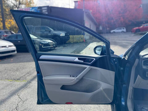 2017 Volkswagen Golf TSI Wolfsburg Edition