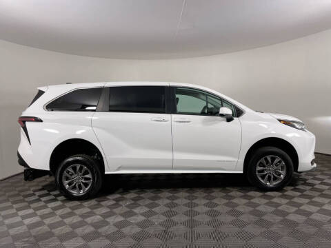 2023 Toyota Sienna LE 8-Passenger