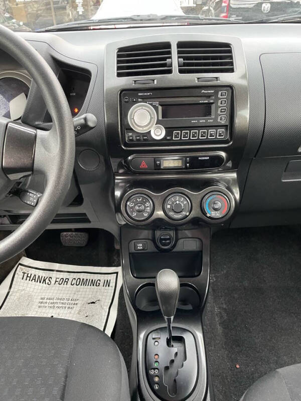 2010 Scion xD Base photo 10