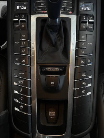 2016 Porsche Macan Turbo