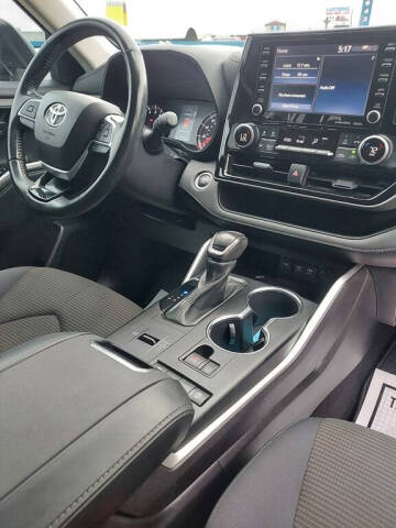 2021 Toyota Highlander LE