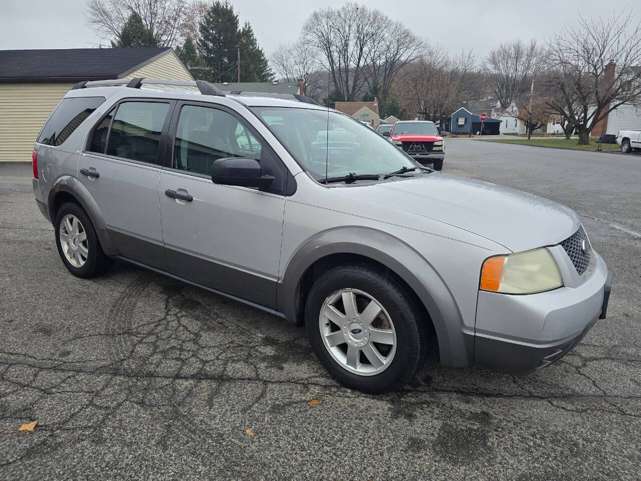 2005 Ford Freestyle for sale at QUEENSGATE AUTO SALES in York, PA