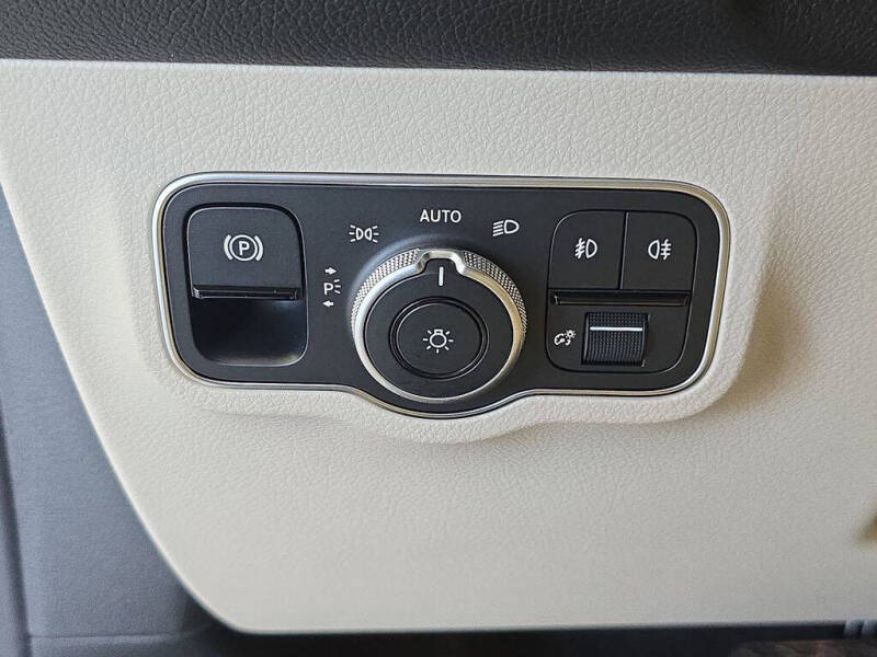 2025 Mercedes-Benz GLB GLB 250