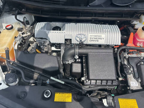 2014 Toyota Prius v Five