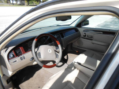 2003 Lincoln Town Car Cartier