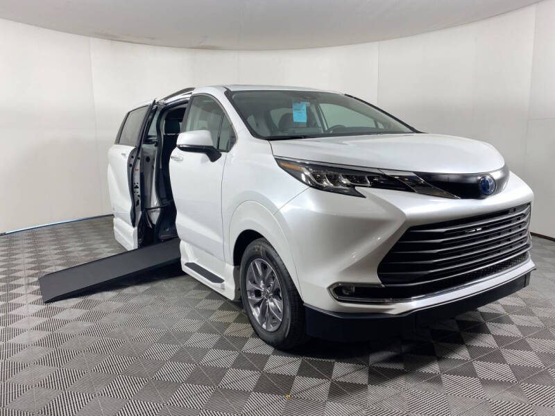 2023 Toyota Sienna XLE 7-Passenger