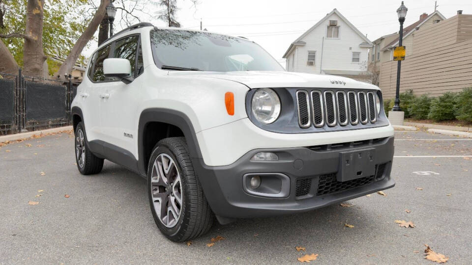 2016 Jeep Renegade Latitude's photo