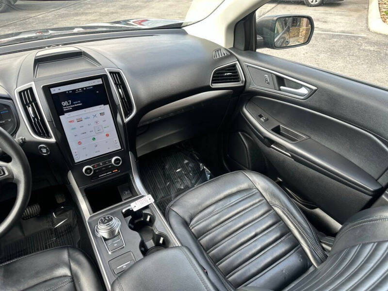 2022 Ford Edge SE