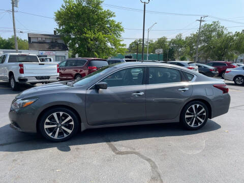 2017 Nissan Altima for sale at Aurora Auto Center Inc in Aurora IL