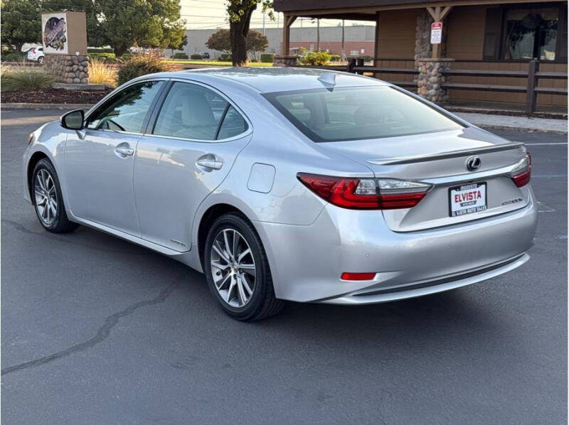 2016 Lexus ES 300h