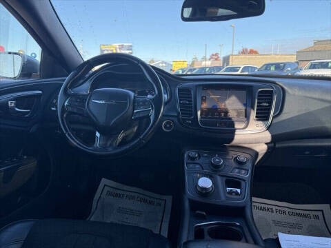 2016 Chrysler 200 S