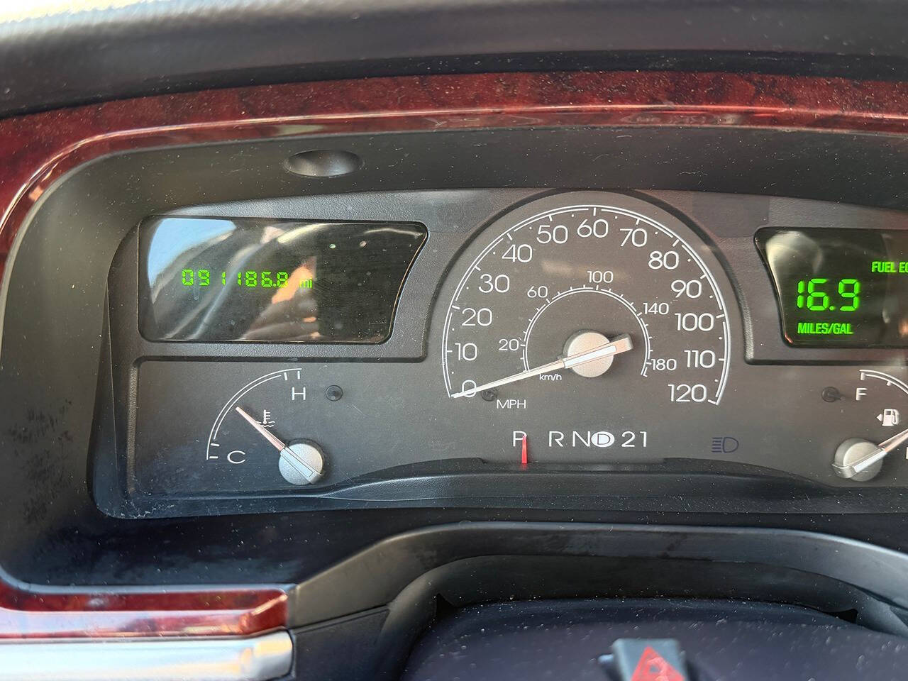 2005 Lincoln Town Car 8
