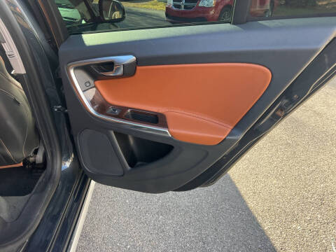 2015 Volvo V60 Cross Country T5 Platinum