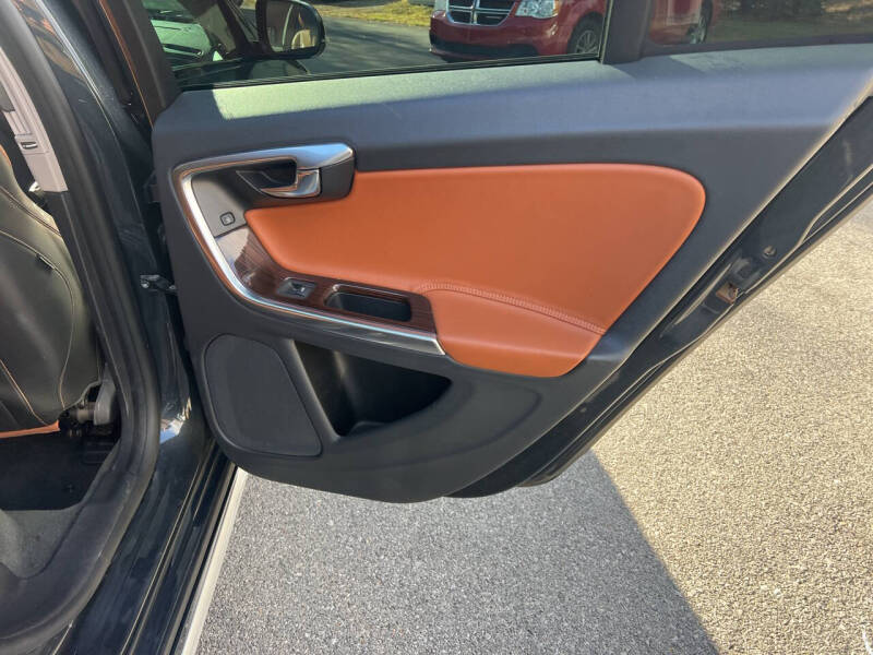 2015 Volvo V60 Cross Country T5 Platinum