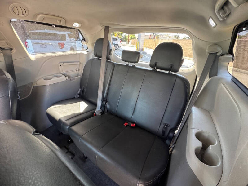 2013 Toyota Sienna SE 8-Passenger