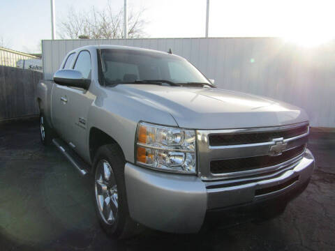 2010 Chevrolet Silverado 1500 for sale at AJA AUTO SALES INC in South Houston TX