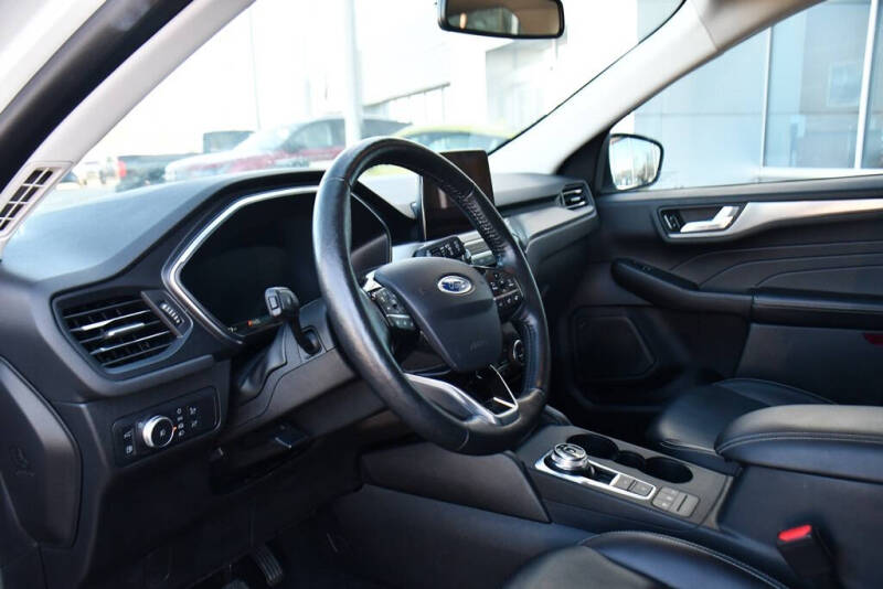 2021 Ford Escape Hybrid Titanium