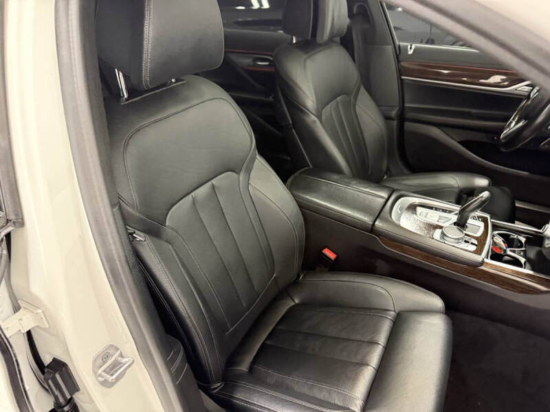 2022 BMW 7 Series 740i