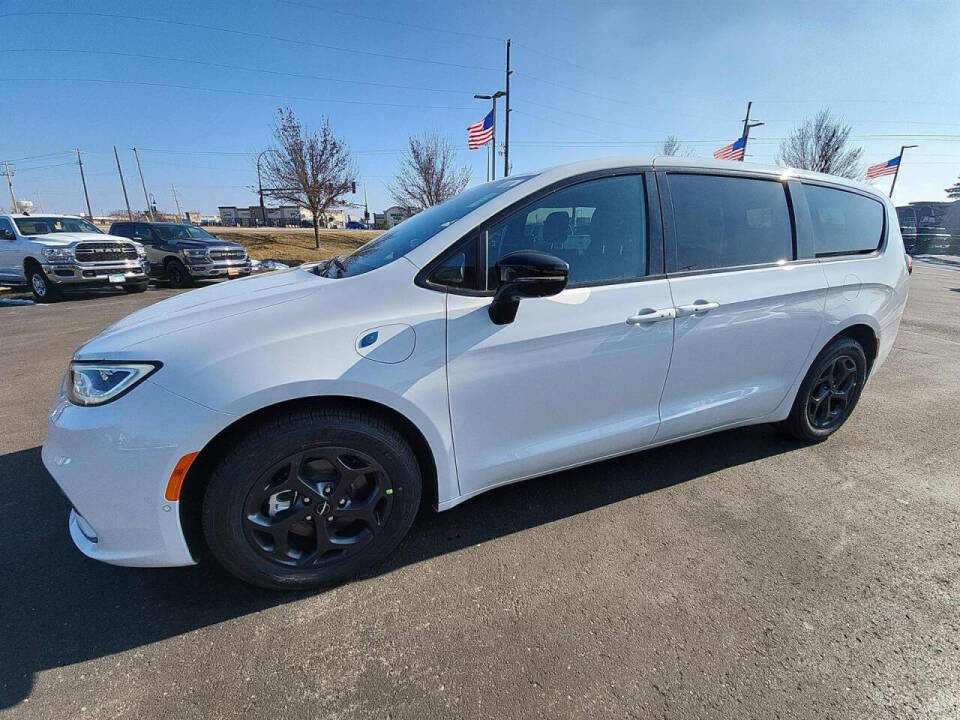 2024 Chrysler Pacifica Plug-In Hybrid for sale at Victoria Auto Sales in Victoria, MN