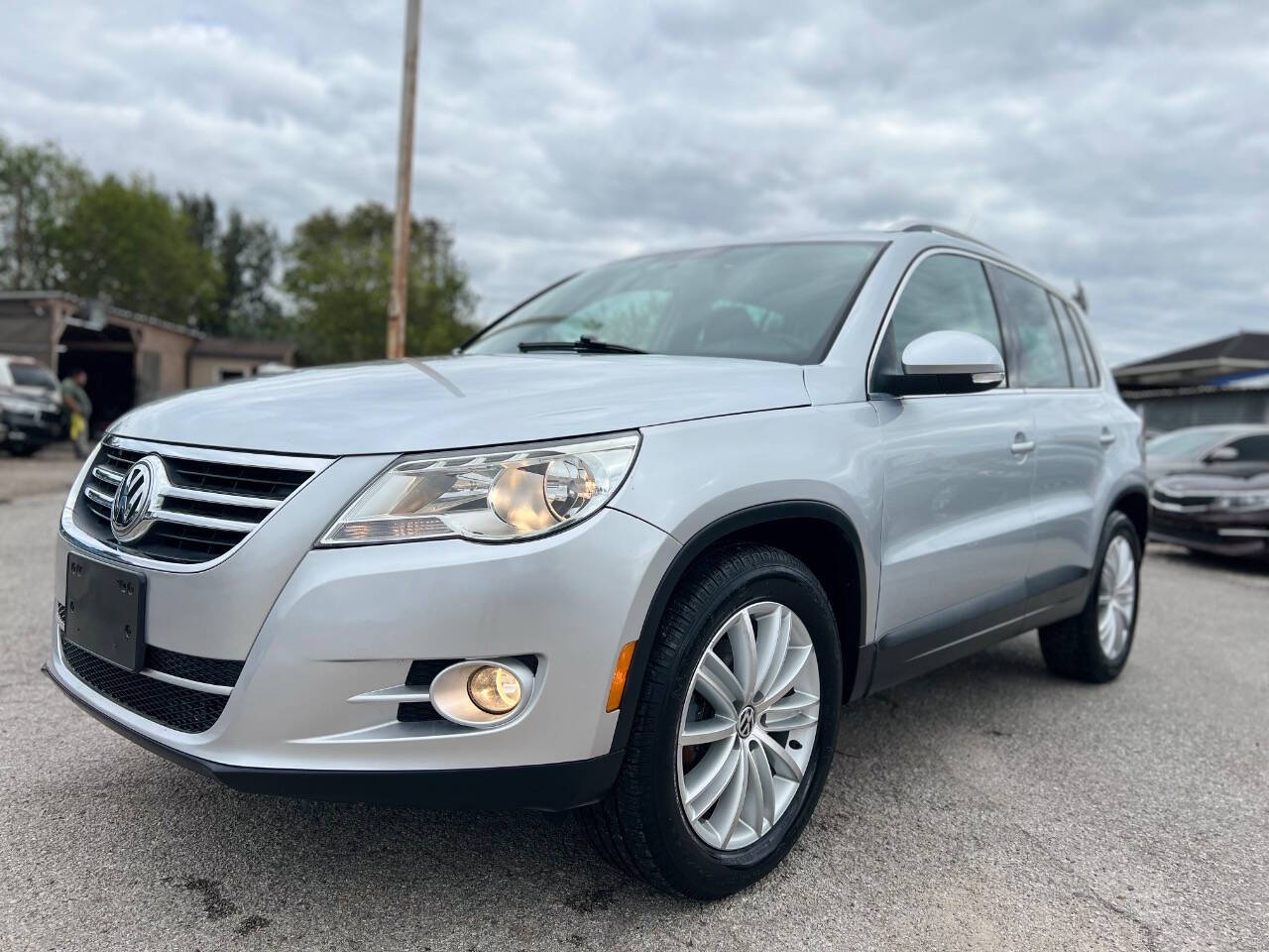 2011 Volkswagen Tiguan for sale at J-R Auto Sales LLC in Houston, TX