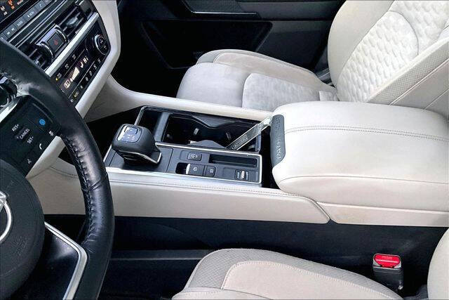 2022 Nissan Pathfinder SV