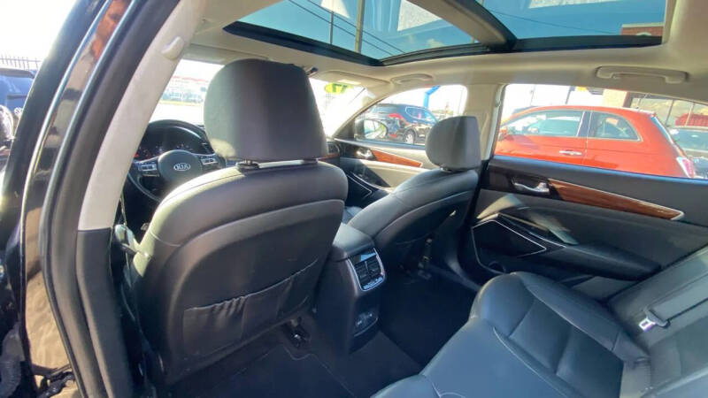 2017 Kia Cadenza Premium