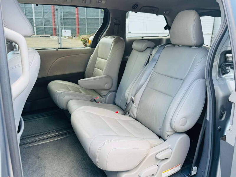 2016 Toyota Sienna XLE 8-Passenger