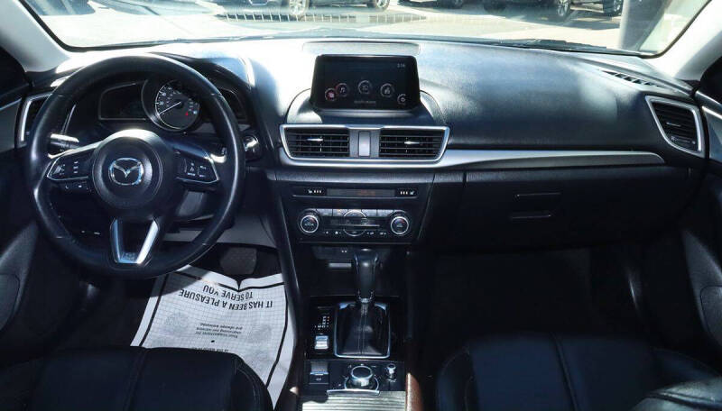 2018 Mazda MAZDA3 Touring