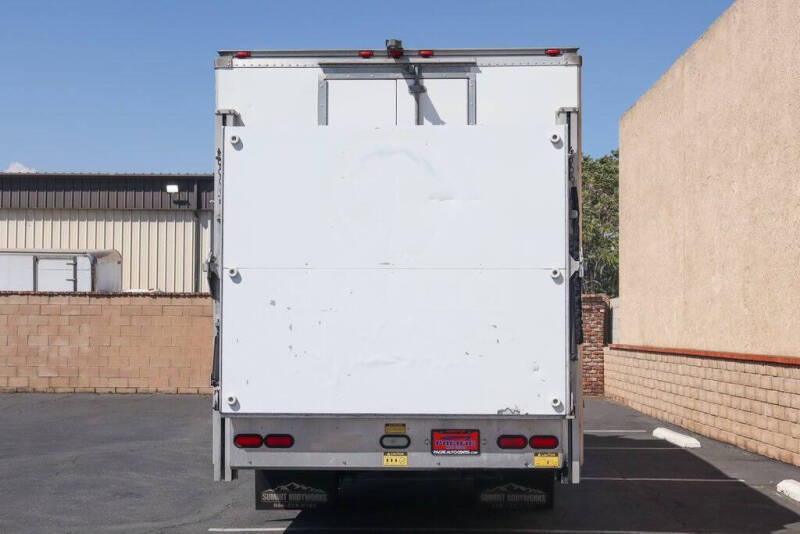 2016 Freightliner M2 106