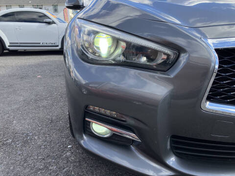 2015 Infiniti Q50 Premium