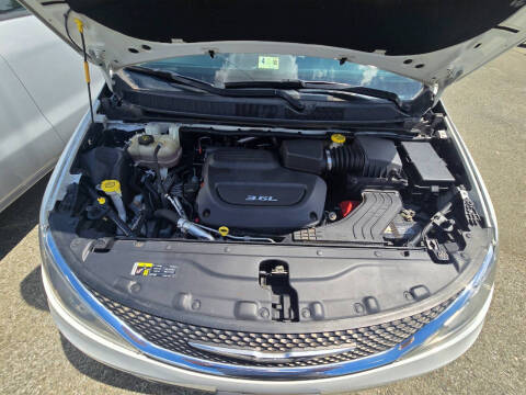2017 Chrysler Pacifica Touring-L