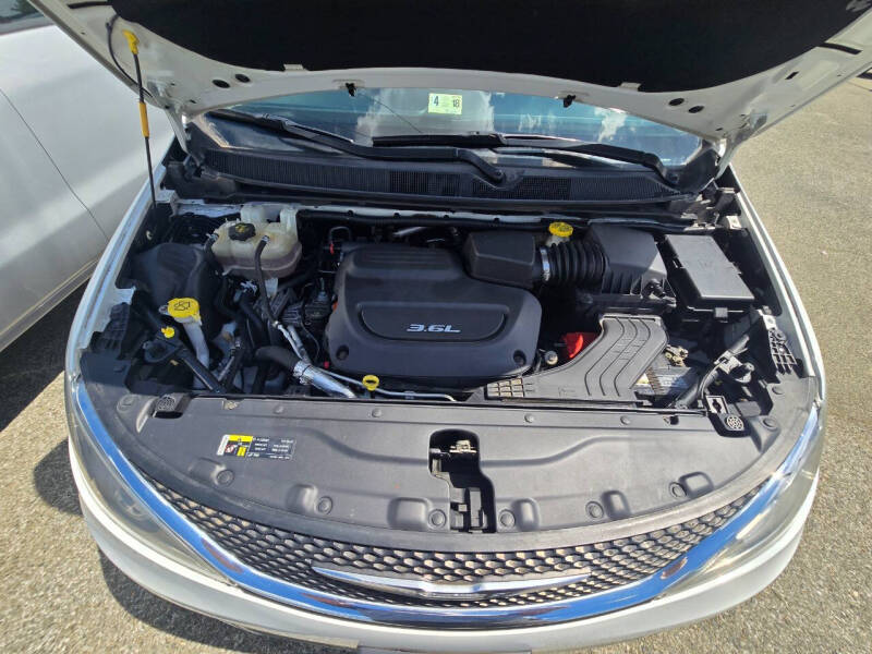 2017 Chrysler Pacifica Touring-L