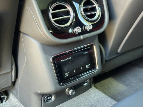 2024 Bentley Bentayga V8