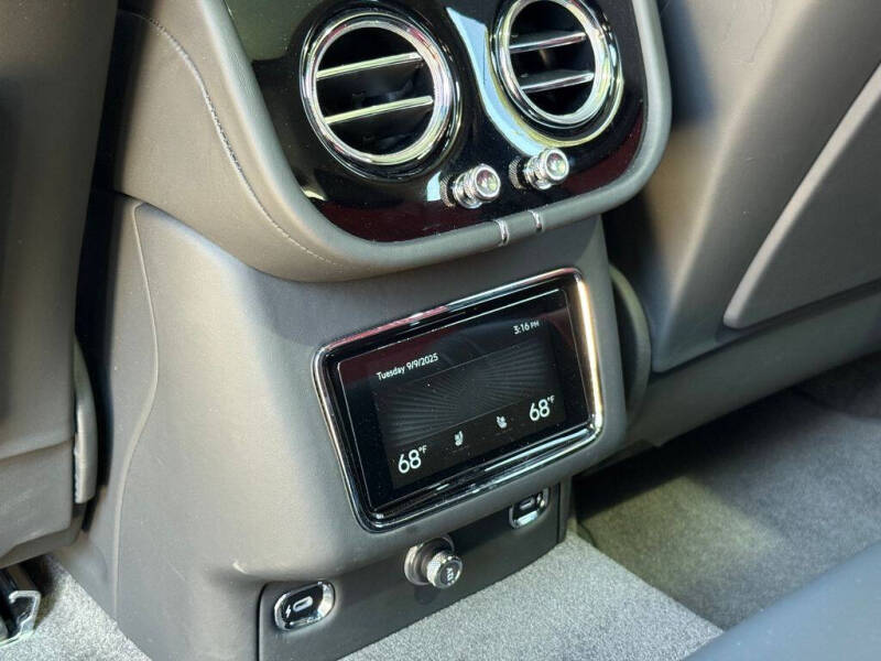 2024 Bentley Bentayga V8