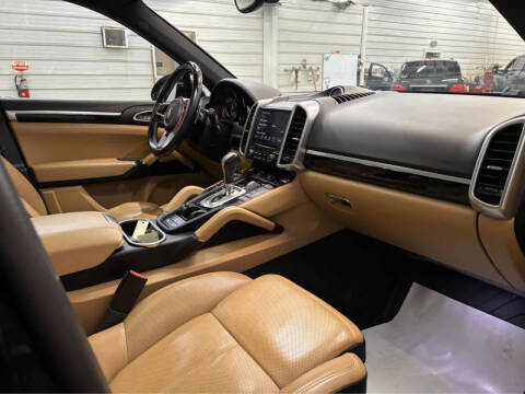 2017 Porsche Cayenne Platinum Edition