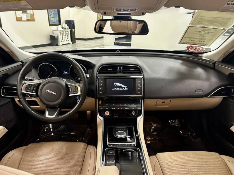 2018 Jaguar XE 25t Prestige