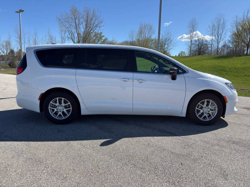 2026 Chrysler Voyager LX