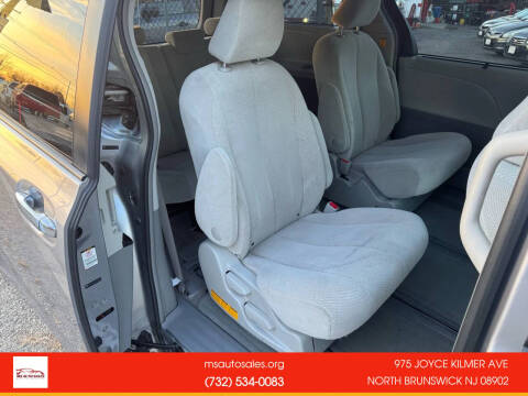 2012 Toyota Sienna LE 7-Passenger