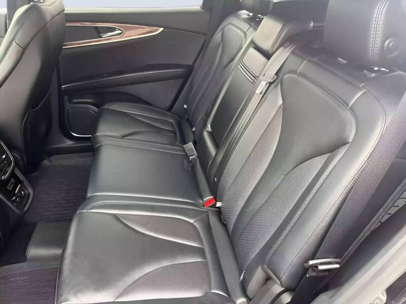 2019 Lincoln Nautilus Select