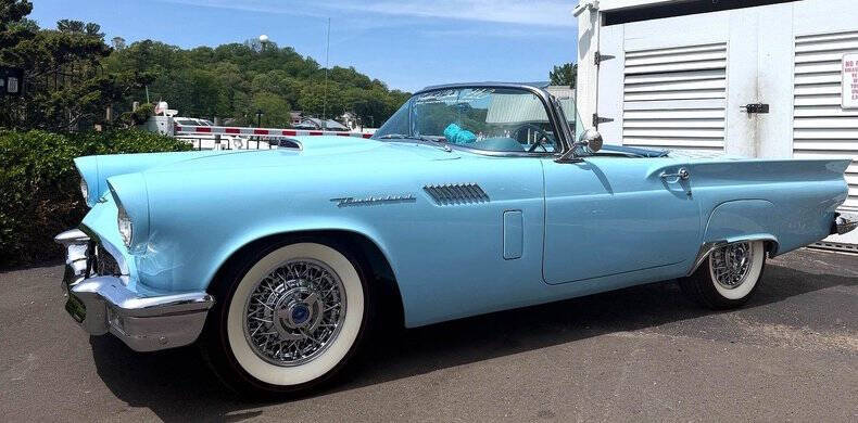 1957 Ford Thunderbird