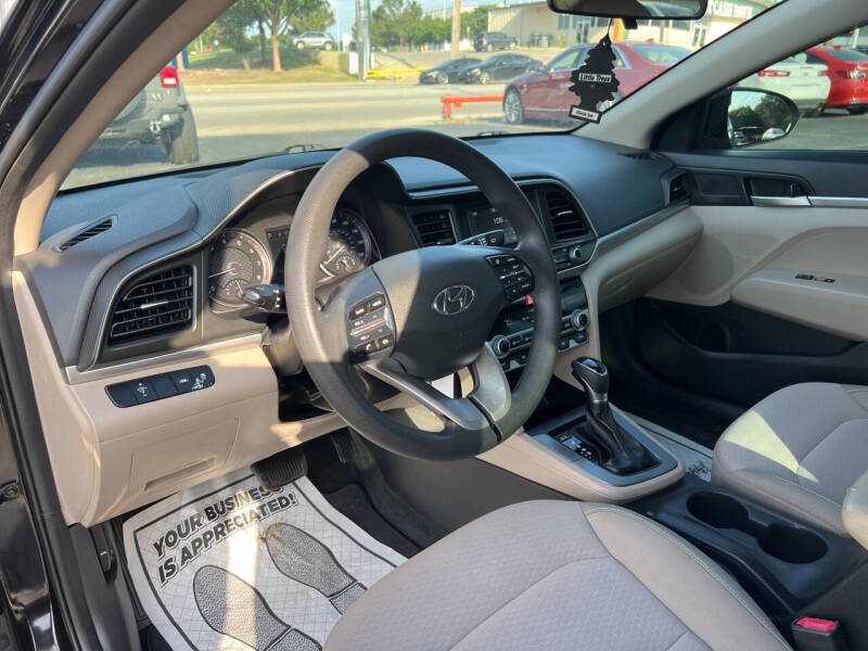 2020 Hyundai Elantra SE