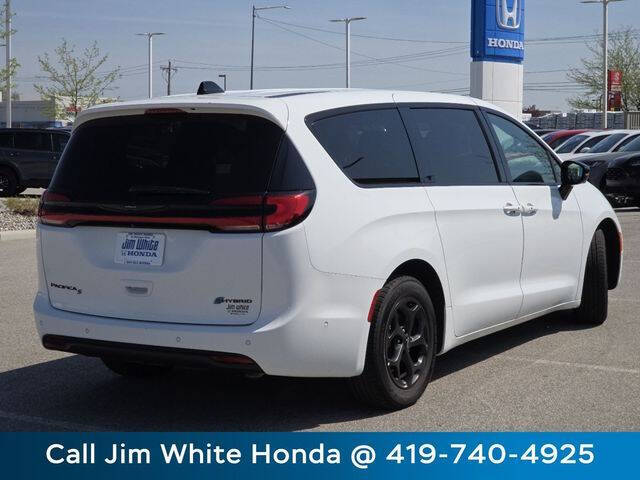 2024 Chrysler Pacifica Plug-In Hybrid Select