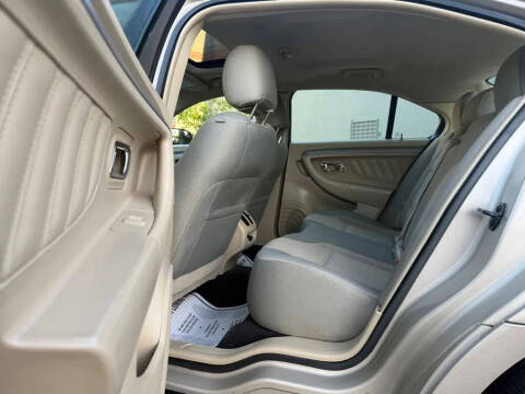 2017 Ford Taurus SEL