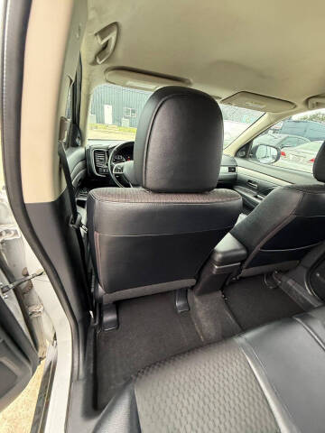 2015 Mitsubishi Outlander SE