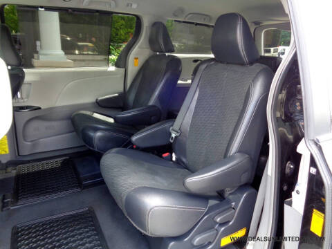 2013 Toyota Sienna SE 8-Passenger