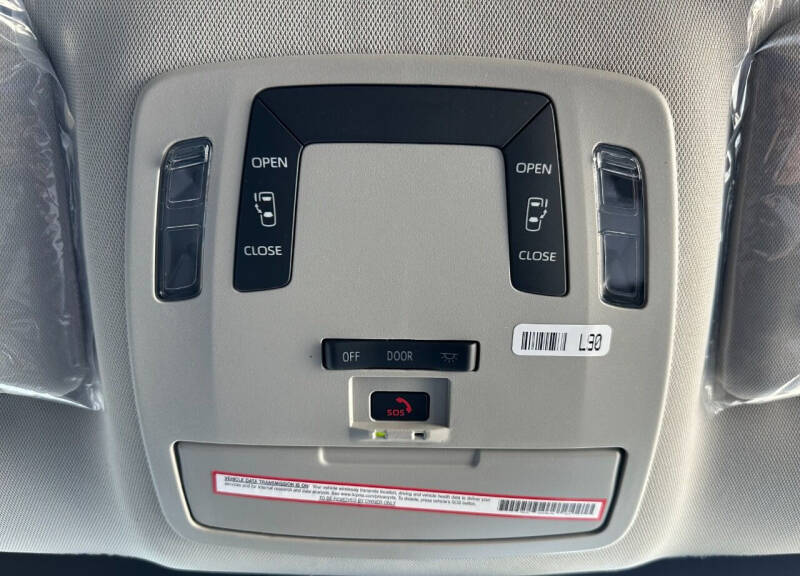 2023 Toyota Sienna LE 8-Passenger