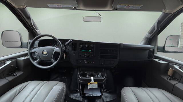 2025 Chevrolet Express 2500